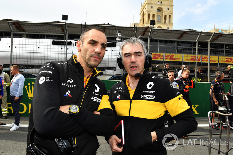 Cyril Abiteboul, Renault Sport F1 Managing Directorand Nick Chester, Renault Sport F1 Team on the gr