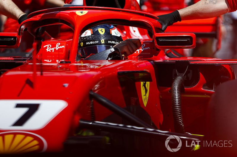 Kimi Raikkonen, Ferrari SF71H, arriva in griglia