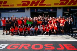 Romain Grosjean, Haas F1 Team, Kevin Magnussen, Haas F1 Team, and the Haas F1 team celebrate the team's best finish to date