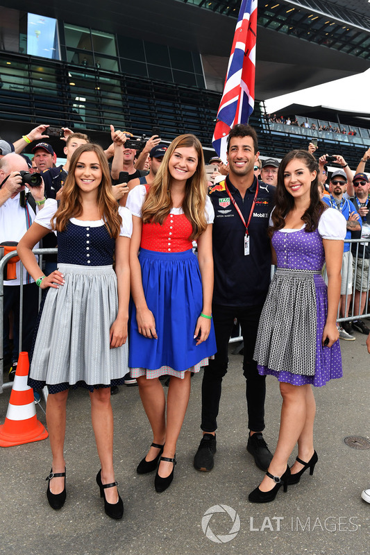 Daniel Ricciardo, Red Bull Racing and girls