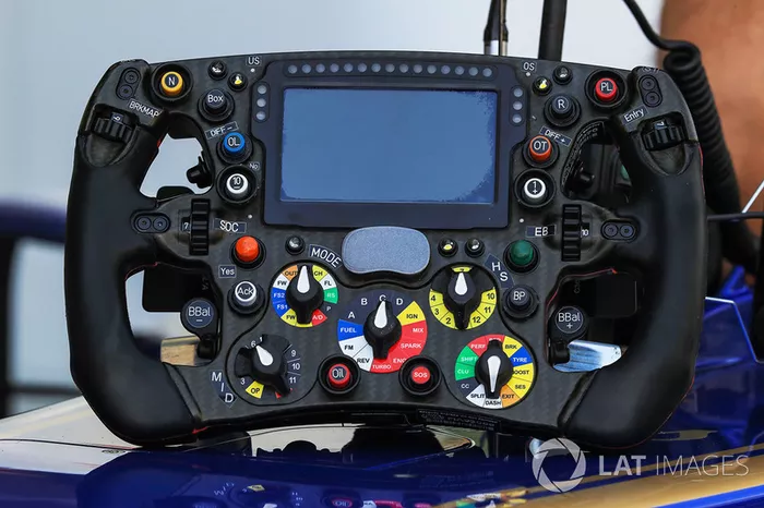 Sauber C36 volante