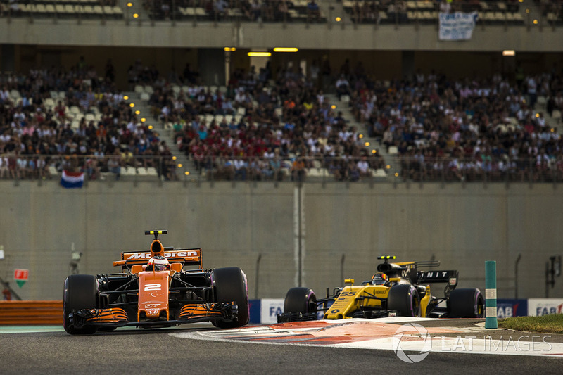 Stoffel Vandoorne, McLaren MCL32 and Carlos Sainz Jr., Renault Sport F1 Team RS17