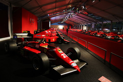 Vetture Ferrari F1 di notte