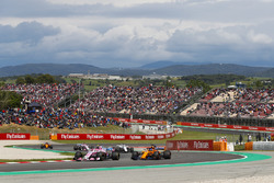 Esteban Ocon, Force India VJM11, Fernando Alonso, McLaren MCL33