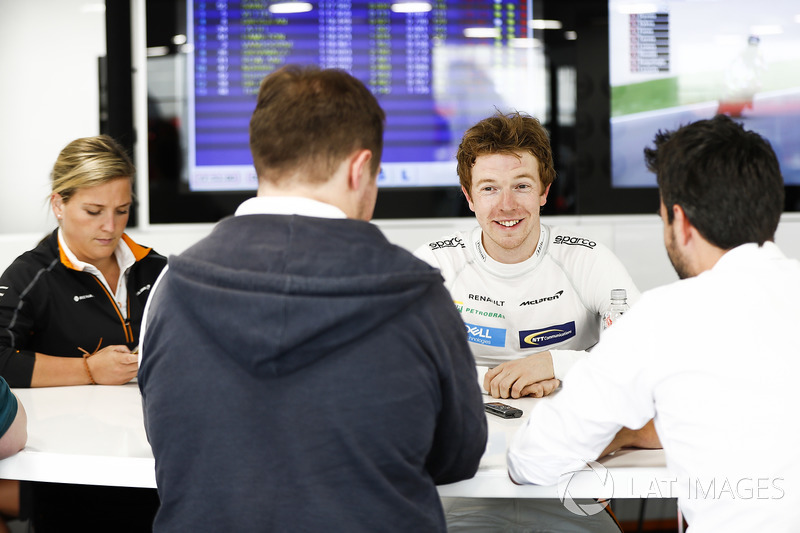 Oliver Turvey, Test Driver, McLaren, con los medios