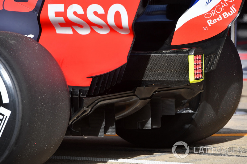 Red Bull Racing RB14 detalhe difusor traseiro