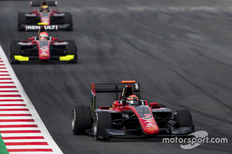 Mazepin menait la course devant ses coéquipiers Hubert et Ilott
