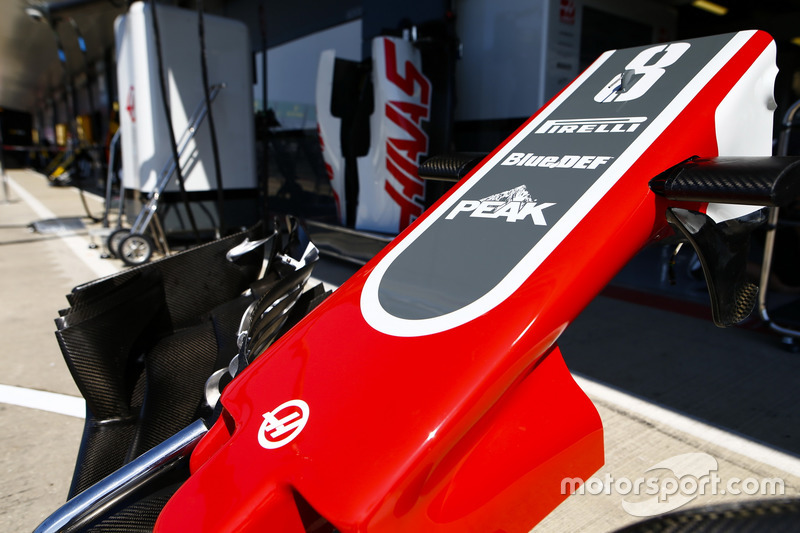 Haas F1 Team VF-18 front nose and wing detail