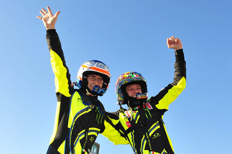 Los ganadores Valentino Rossi, Carlo Cassina, Ford Fiesta WRC
