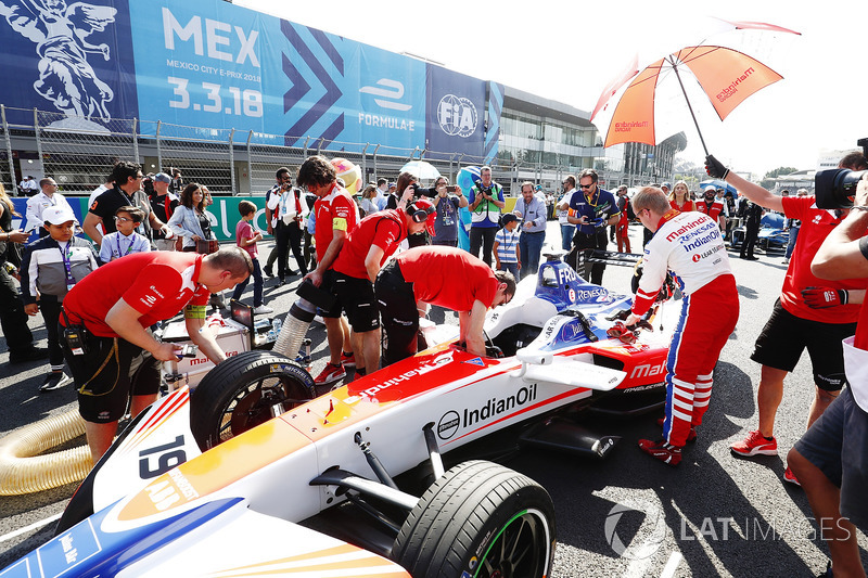 Felix Rosenqvist, Mahindra Racing, en la parrilla