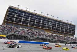 Denny Hamlin, Joe Gibbs Racing, FedEx Ground Toyota Camry and Aric Almirola, Stewart-Haas Racing, Smithfield Ford Fusion