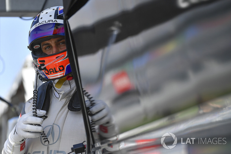 #7 Acura Team Penske Acura DPi, P: Graham Rahal