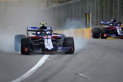 Pierre Gasly, Scuderia Toro Rosso STR13 locks up