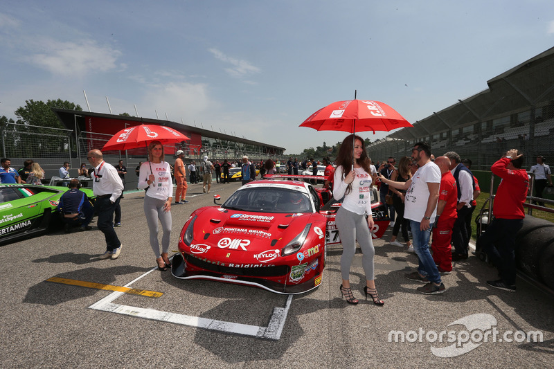 #27 Ferrari 488-GT3, Scuderia Baldini 27: Fisichella-Gai, in griglia di partenza