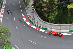 Себастьян Феттель, Ferrari SF71H, и Льюис Хэмилтон, Mercedes AMG F1 W09