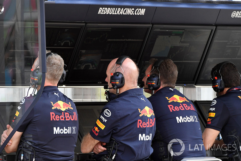 Le muret des stands Red Bull Racing