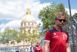 Felix Rosenqvist, Mahindra Racing, walking the track