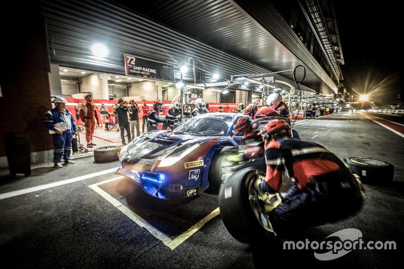 Pit stop, #72 SMP Racing Ferrari 488 GT3: Mikhail Aleshin, Davide Rigon, Miguel Molina