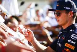 Max Verstappen, Red Bull Racing, met fans