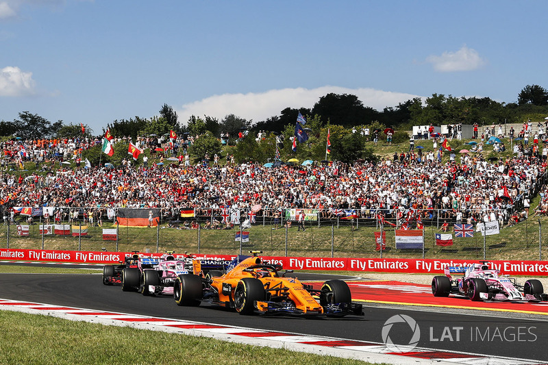 Stoffel Vandoorne, McLaren MCL33, Esteban Ocon, Force India VJM11