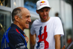 Franz Tost, Team Principal, Toro Rosso, et Pierre Gasly, Toro Rosso