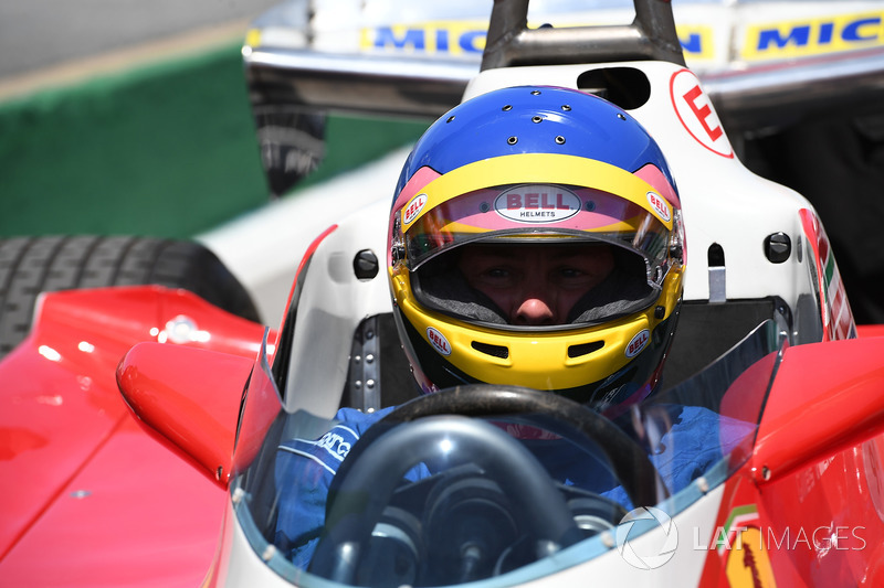 Jacques Villeneuve, conduce el Ferrari 312T3 en el cual su padre ganó el GP de Canadá de 1978