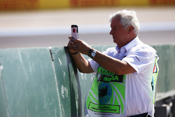 Pat Symonds takes a picture on his phone
