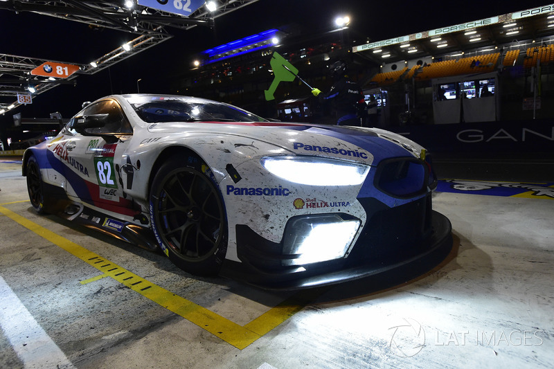 #82 BMW Team MTEK BMW M8 GTE: Antonio Felix da Costa, Alexander Sims, Augusto Farfus, pit stop