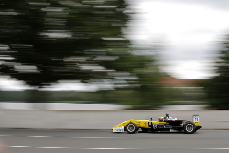 Sacha Fenestraz, Carlin Dallara F317 - Volkswagen