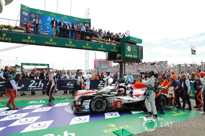 Winners #8 Toyota Gazoo Racing Toyota TS050: Sébastien Buemi, Kazuki Nakajima, Fernando Alonso