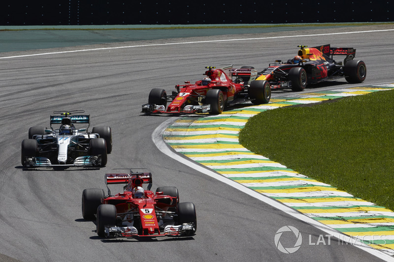 Sebastian Vettel, Ferrari SF70H, Valtteri Bottas, Mercedes AMG F1 W08, Kimi Raikkonen, Ferrari SF70H