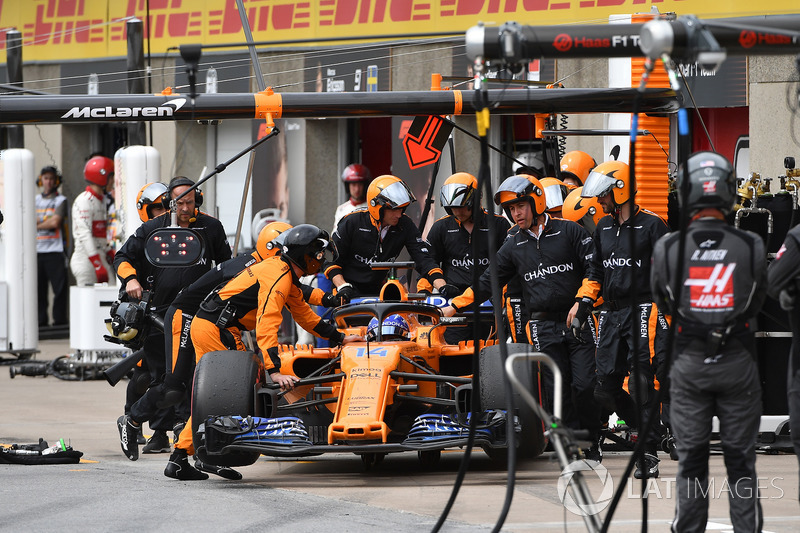 Fernando Alonso, McLaren MCL33 se retira de la carrera