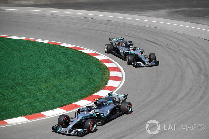 Valtteri Bottas, Mercedes-AMG F1 W09 et Lewis Hamilton, Mercedes-AMG F1 W09