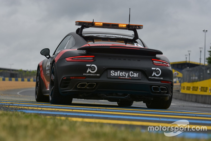 Porsche safety car