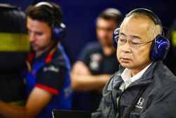 Представитель Honda в гараже Scuderia Toro Rosso