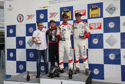 Podio Gara 1: il secondo classificato Simon Hultén, RPM Race Promote Scandinavia, il vincitore della gara Lorenzo Pegoraro, Best Lap, il terzo classificato Dario Capitanio, Best Lap