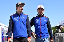 Гонщики Scuderia Toro Rosso Брендон Хартли и Пьер Гасли