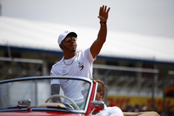 Lewis Hamilton, Mercedes AMG F1, nella drivers parade