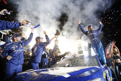 Martin Truex Jr., Furniture Row Racing, Toyota Camry Auto-Owners Insurance