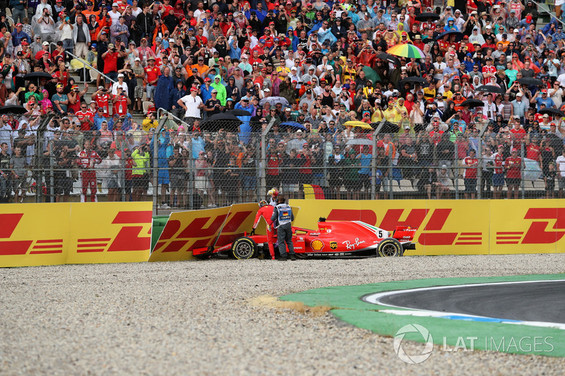 Sebastian Vettel, Ferrari SF71H choca y queda fuera de la carrera