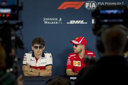 Charles Leclerc, Sauber y Sebastian Vettel, Ferrari en la conferencia de prensa