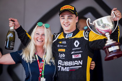 Podium : Svetlana Strelnikova, Russian Time, le vainqueur Artem Markelov, RUSSIAN TIME