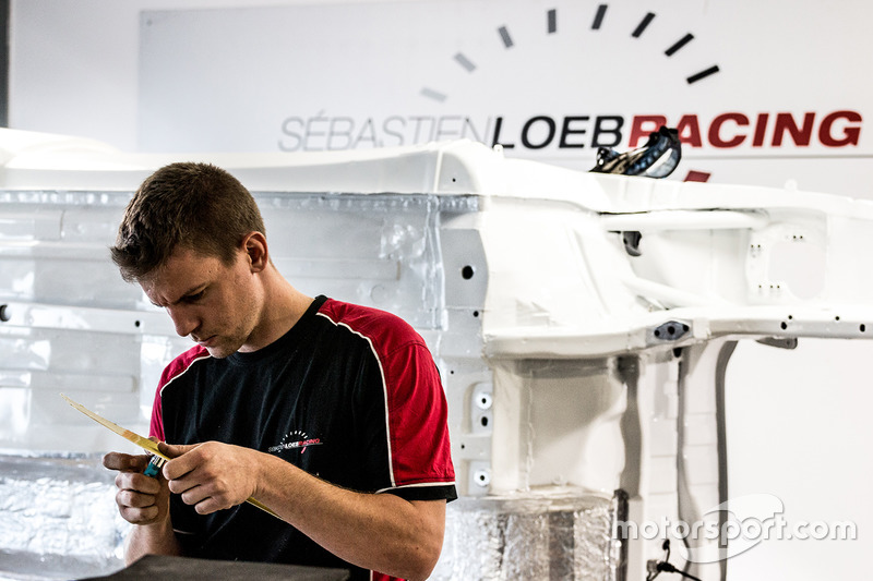 Sébastien Loeb Racing Peugeot 306 Maxi yeniden yapımı