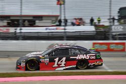 Clint Bowyer, Stewart-Haas Racing Ford, Denny Hamlin, Joe Gibbs Racing Toyota