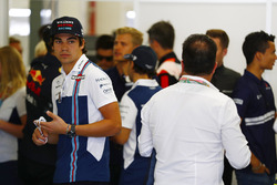 Lance Stroll, Williams, mingles with other drivers, including Felipe Massa, Williams, Pascal Wehrlein, Sauber, Marcus Ericsson, Sauber, Stoffel Vandoorne, McLaren, before the start