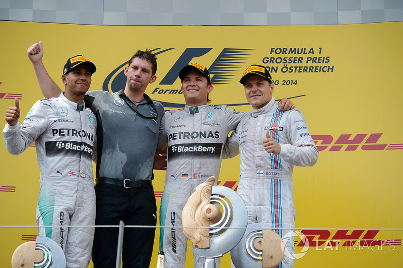 Lewis Hamilton, Mercedes AMG F1, James Vowles, Mercedes AMG F1 Chief Strategist, racewinnaar Nico Ro