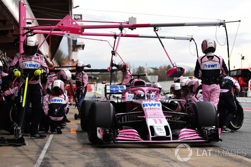 Sergio Perez, Force India VJM11, pit stop