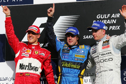 Podyum: 2. Michael Schumacher, Ferrari, yarış galibi Fernando Alonso, RenaultF1 Team, third place Ki