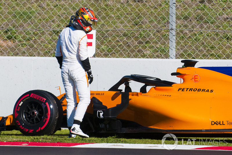 Stoffel Vandoorne, McLaren MCL33, varado en la pista