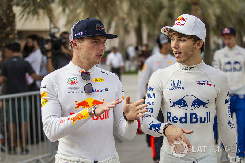 Макс Ферстаппен, Red Bull Racing, та П'єр Гаслі, Scuderia Toro Rosso